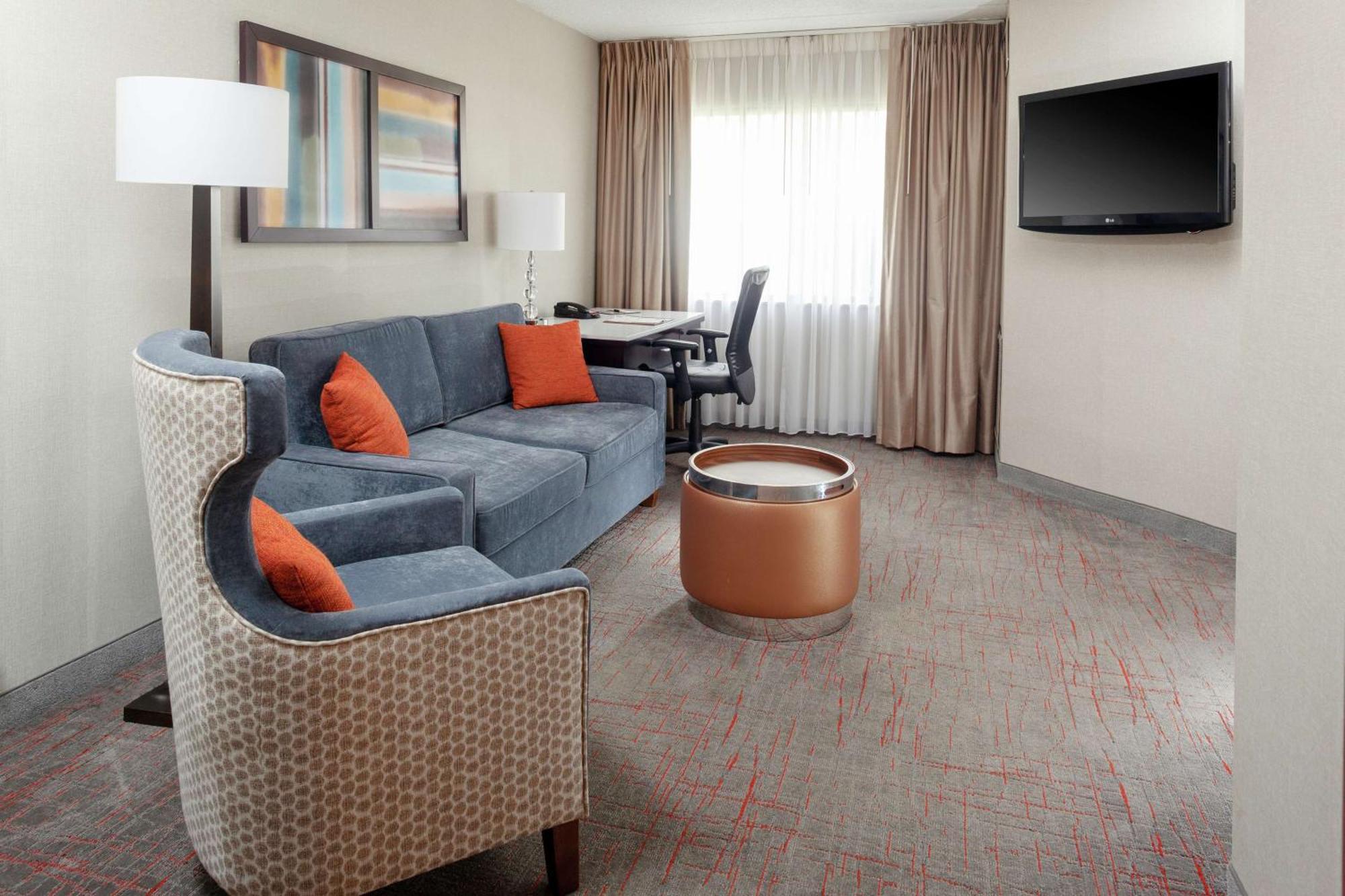 Doubletree Suites By Hilton Dayton/Маямисбърг Екстериор снимка